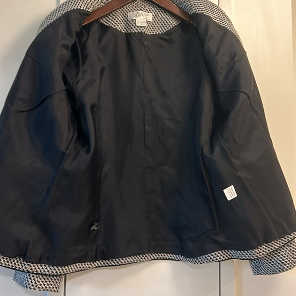 Active collection. NWOT - Picture 3 of 8